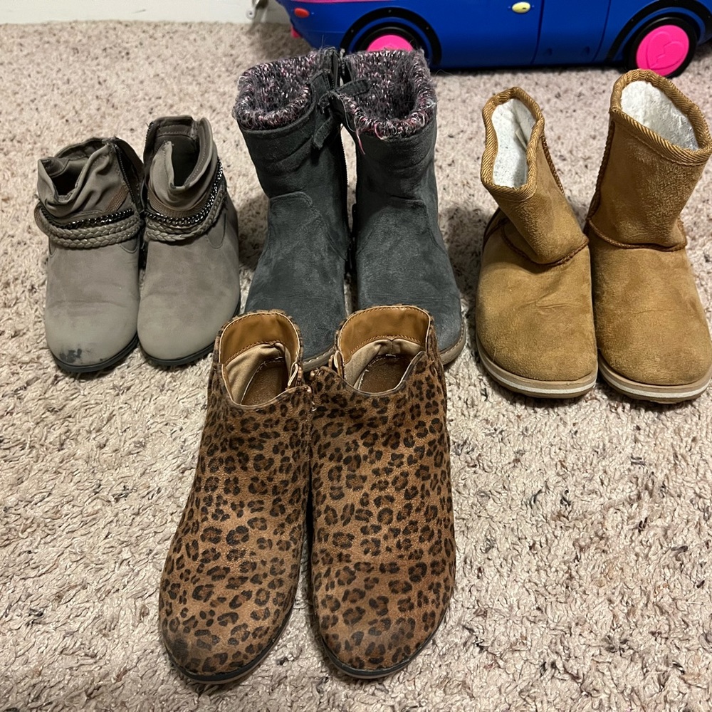 Girls boot lot.